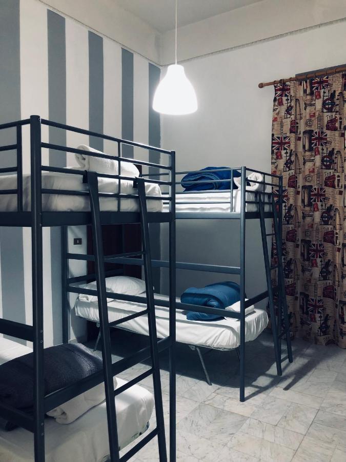 Dama Hostelbb Naples Luaran gambar