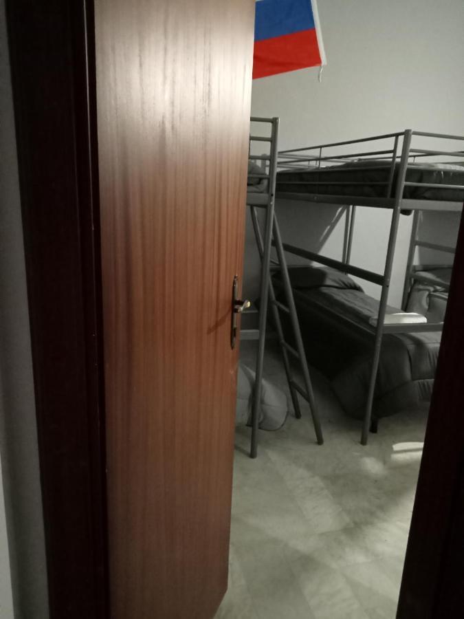Dama Hostelbb Naples Luaran gambar