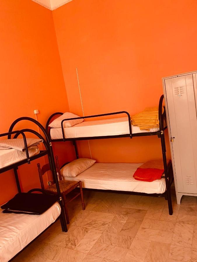 Dama Hostelbb Naples Luaran gambar