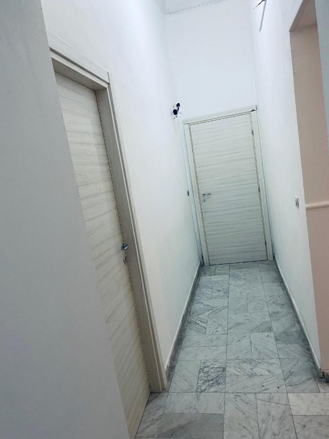 Dama Hostelbb Naples Luaran gambar