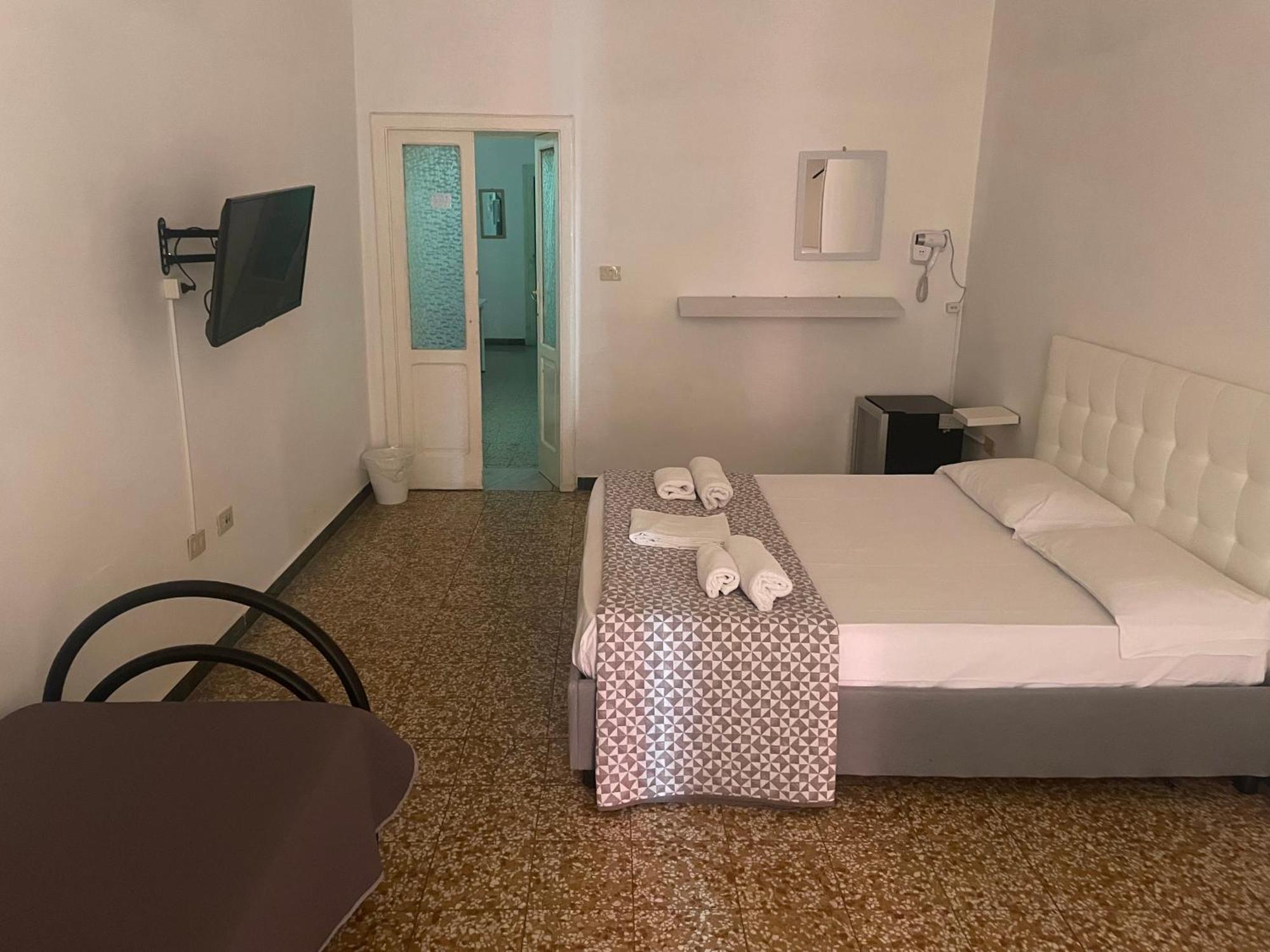 Dama Hostelbb Naples Luaran gambar