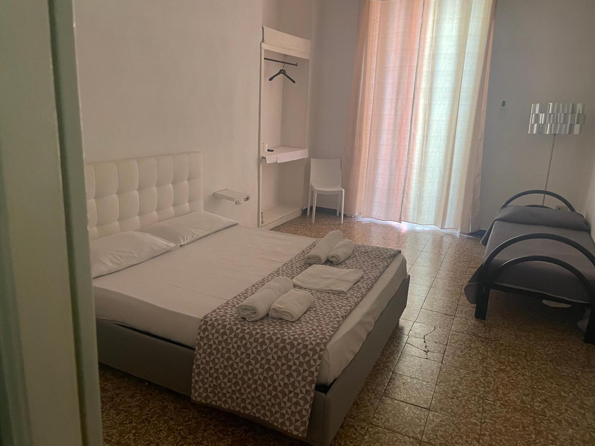 Dama Hostelbb Naples Luaran gambar